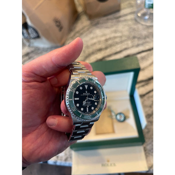 Rolex 126610LV Submariner Date Kermit Black Dial Green Bezel Oyster  Bracelet New 2022 Box/Papers - The Wrist Watcher
